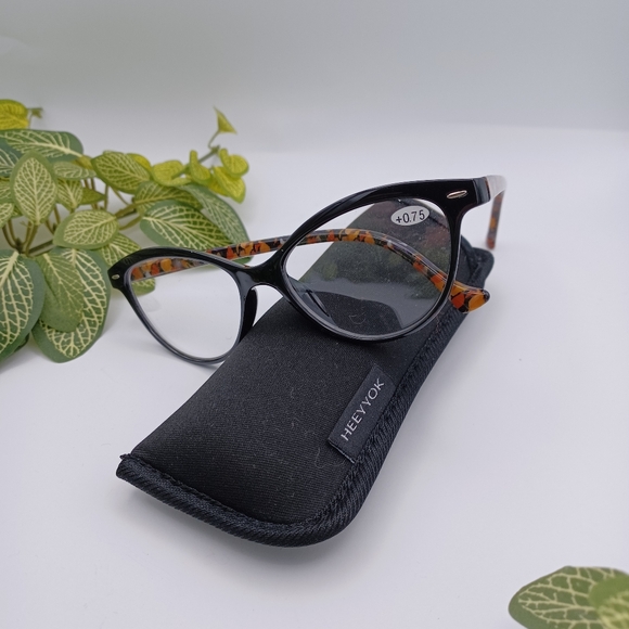 Black and Tortoise Shell Reading Glasses - Picture 1 of 13